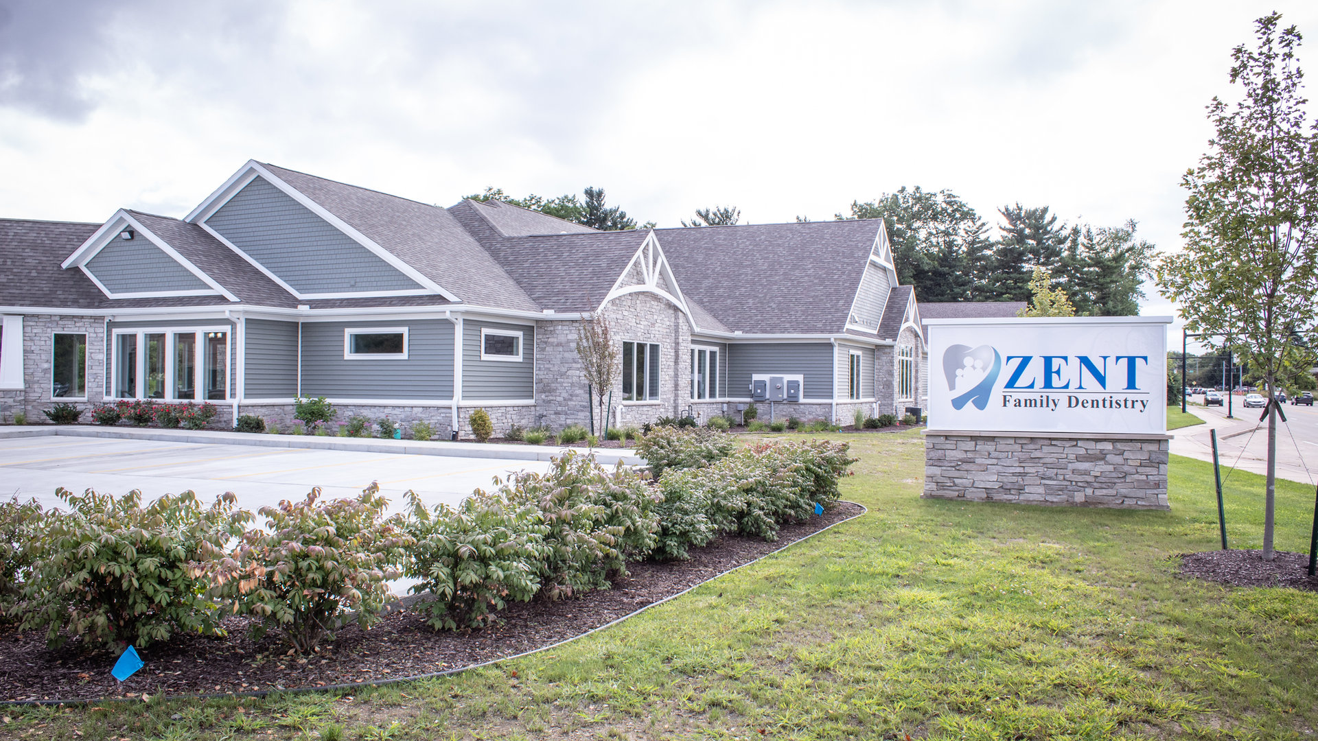 The Zent Family Dentistry office building and monument sign